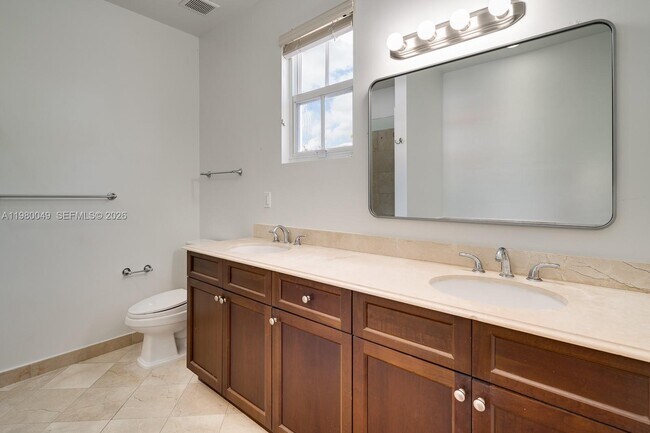 Building Photo - 520 Loretto Ave