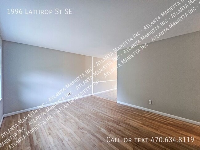 Building Photo - 1996 Lathrop St SE
