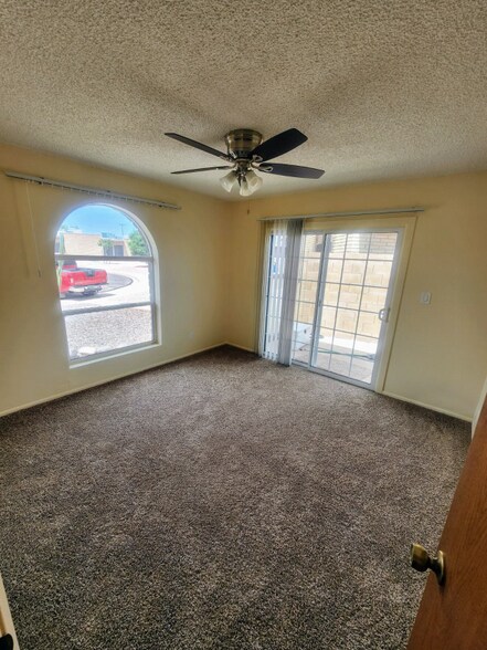 Primary Photo - 1041 N Mesa Dr