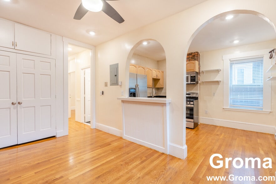 Building Photo - 4 Mark St