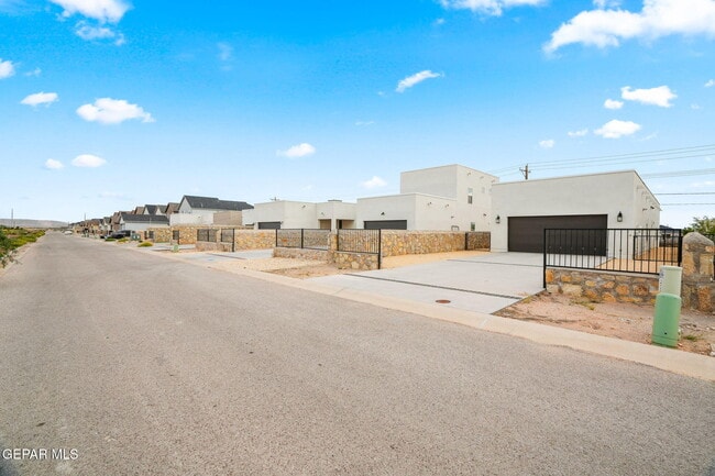 Building Photo - 14735 Pebble Hills Blvd