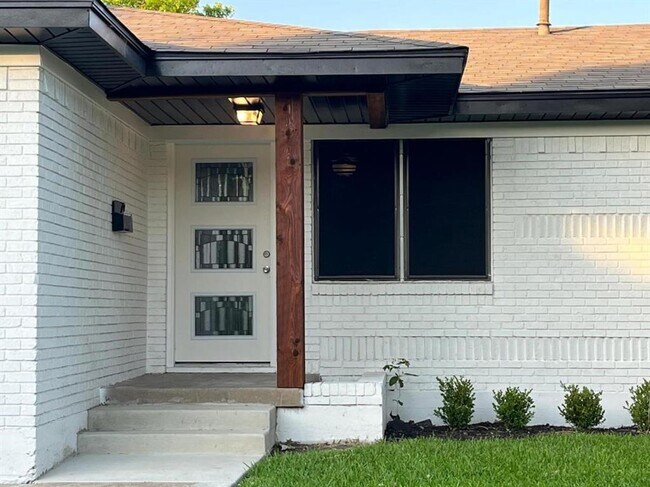 Building Photo - 1710 Western Park Dr