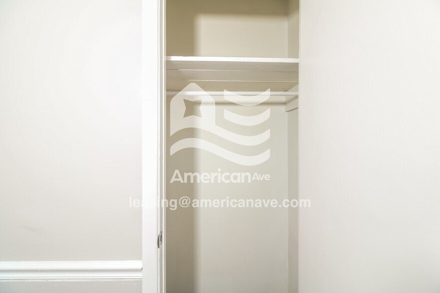 Building Photo - 10 Burdock Cir