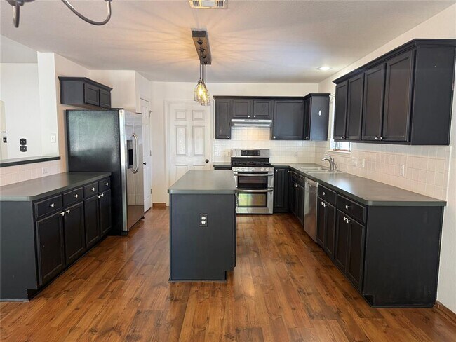 Building Photo - 808 Sunflower Dr