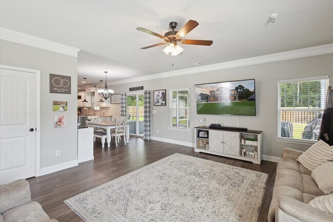 Building Photo - Spacious 4BR Home with Screened Porch & Fenced Yard in Effingham