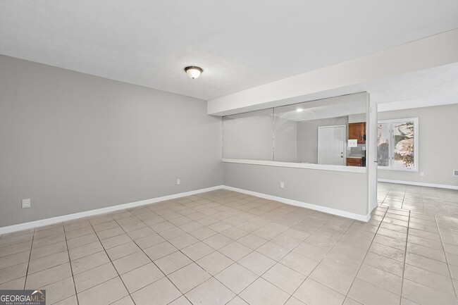 Building Photo - 2127 Golfview Dr SE