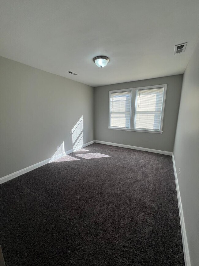 Building Photo - 3611 Ravenwood Ave