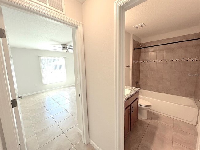 Building Photo - 9 Raemond Ln