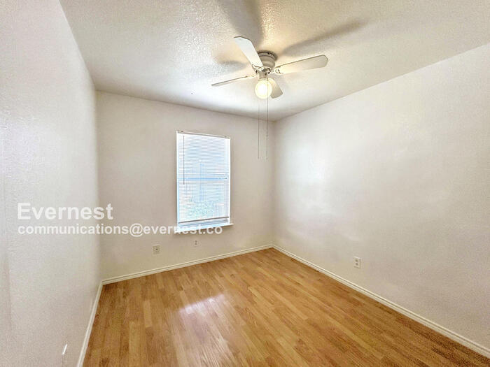 Building Photo - 2027 Mission Field