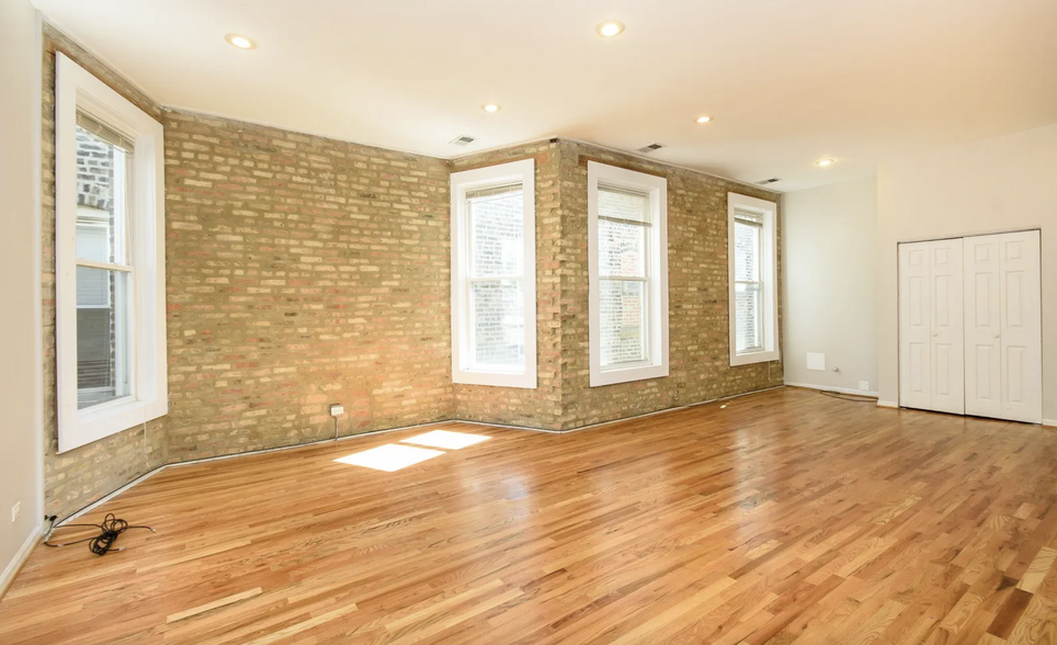 Building Photo - 835 N Damen Ave