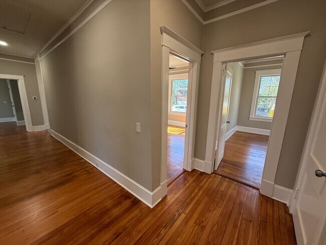 Building Photo - 4 Bedroom Fully Remodeled House Located in Five Points!