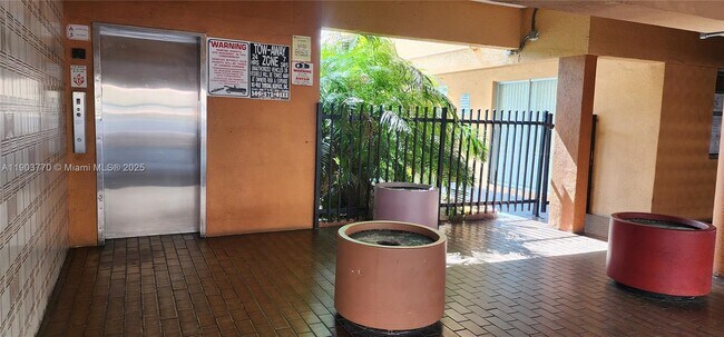 Building Photo - 295 NW 72nd Ave