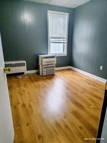 Building Photo - 463 Linden St