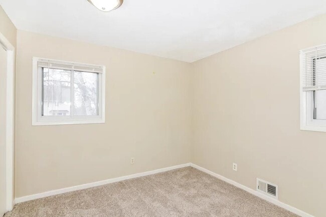 Building Photo - 1213 42nd Ave NE