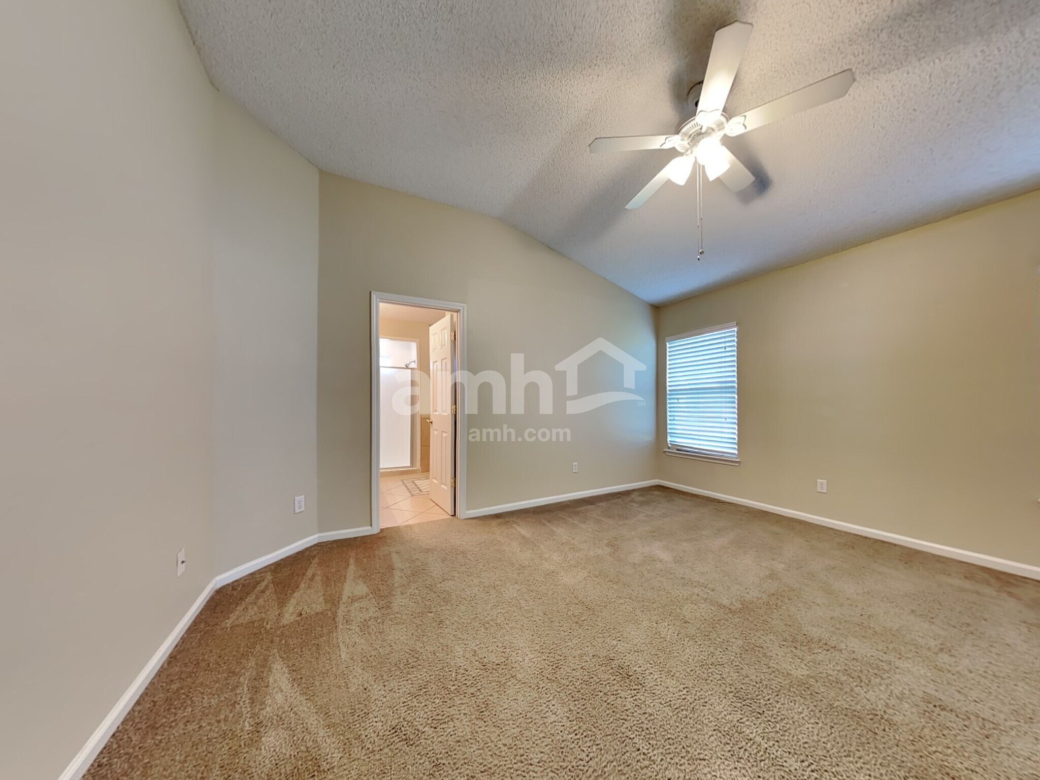 Building Photo - 9261 Redtail Dr