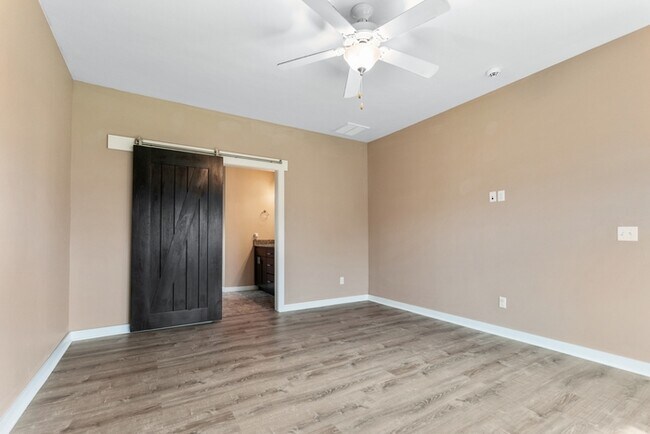 Building Photo - 1200 Ridgeway Dr