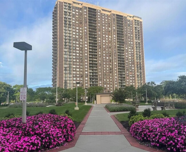Building Photo - 270-10 Grand Central Pkwy