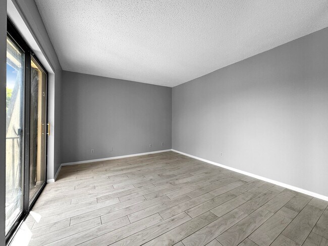 Building Photo - 166 Lake Arbor Dr