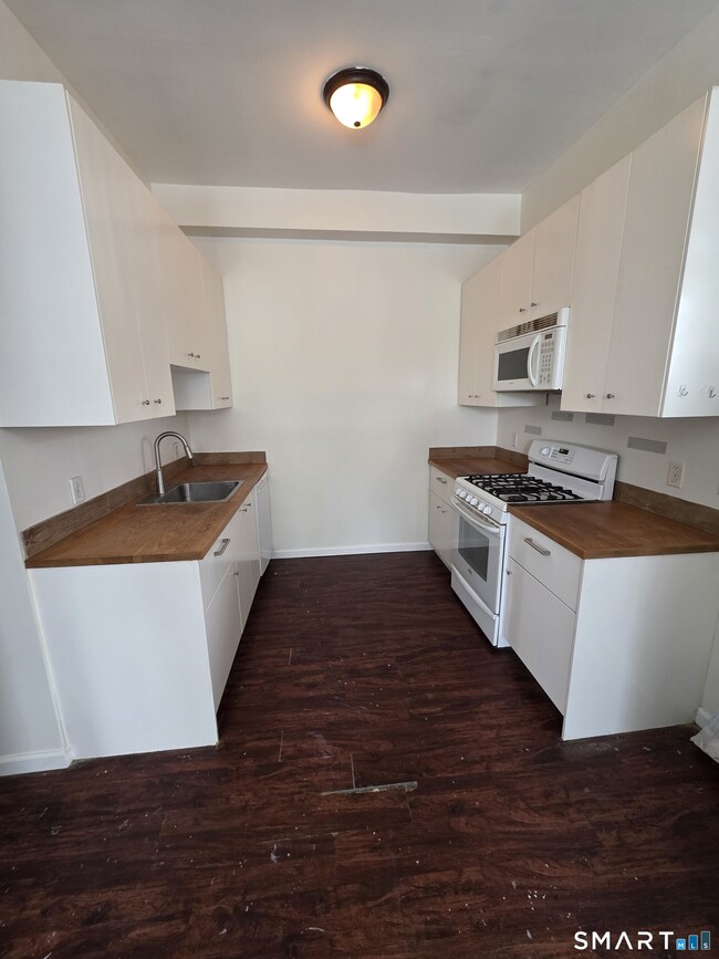 Building Photo - 80 Water St