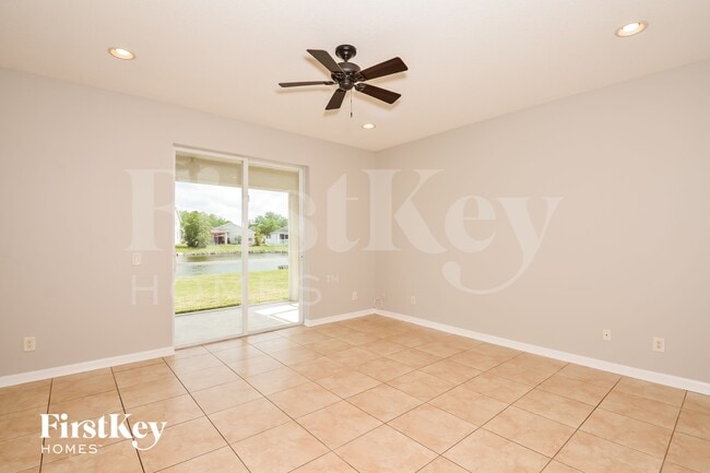 Building Photo - 10205 38th Ct E