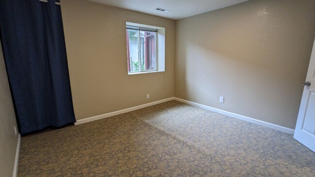 Building Photo - 2/1 apartment next to Cal Poly, all utilit...