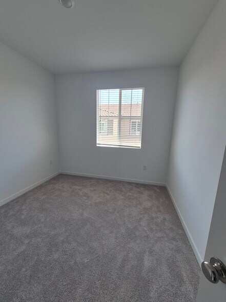 Building Photo - 34543 Ciruela Ave