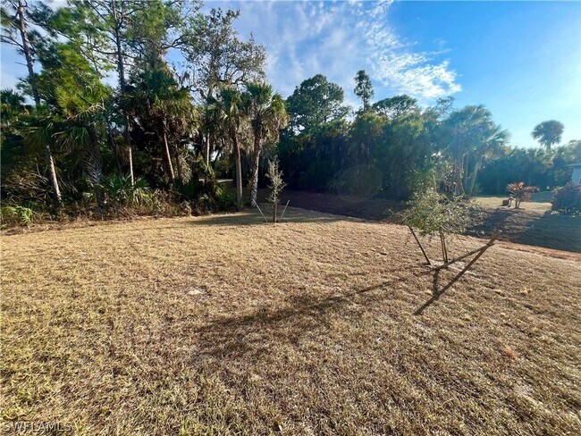 Building Photo - 5029 S Rosebud Cir