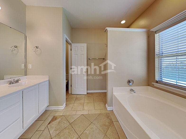 Building Photo - 2749 Palmetto Hall Blvd