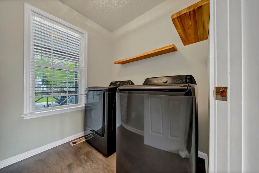 Building Photo - 345 Firebridge Dr