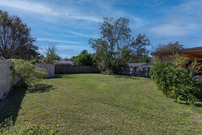 Building Photo - 3/1.5 house in Sunshine Gardens