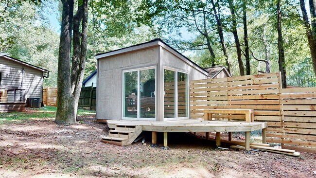 Building Photo - 5012 Glenview Ct
