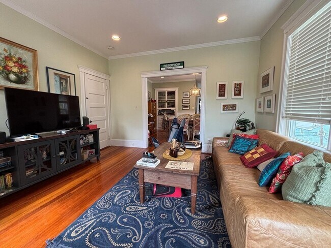 Building Photo - 12 White Ave