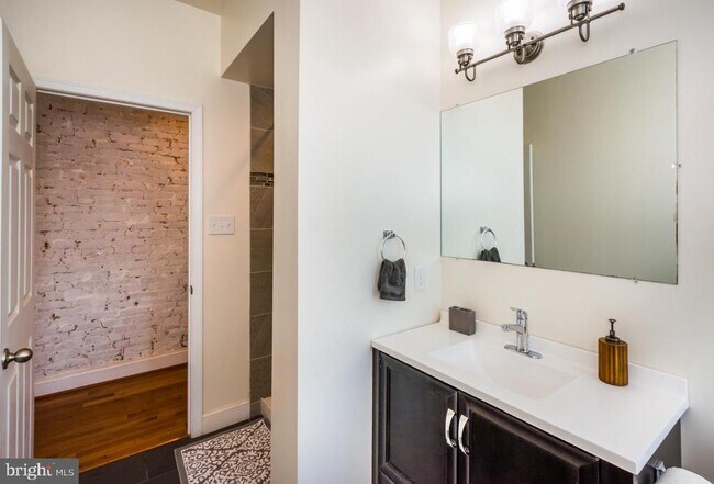 Building Photo - 600 S Linwood Ave