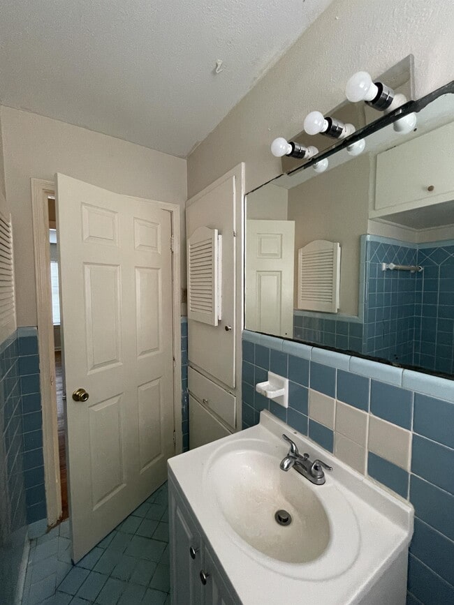 Building Photo - 1238 Dona Dr