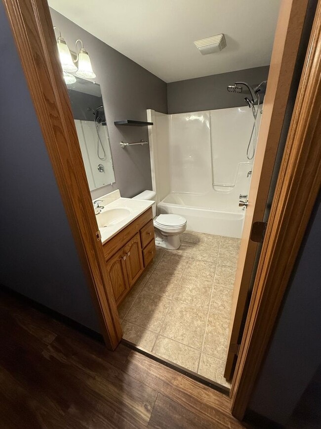 Building Photo - Remodeled 3BR 3BA Duplex in Black Earth –  $2800 month