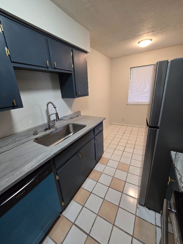 Building Photo - 142 Rhode Island St SE