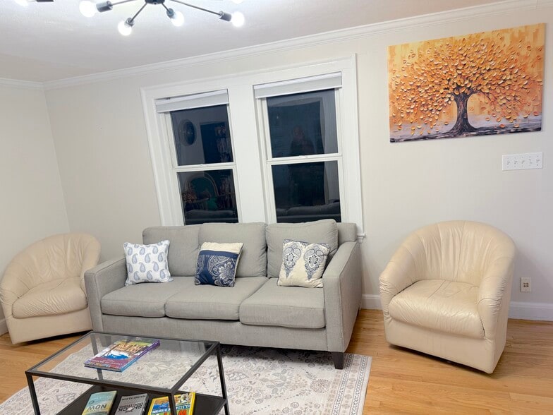 Building Photo - 64 Rowe St