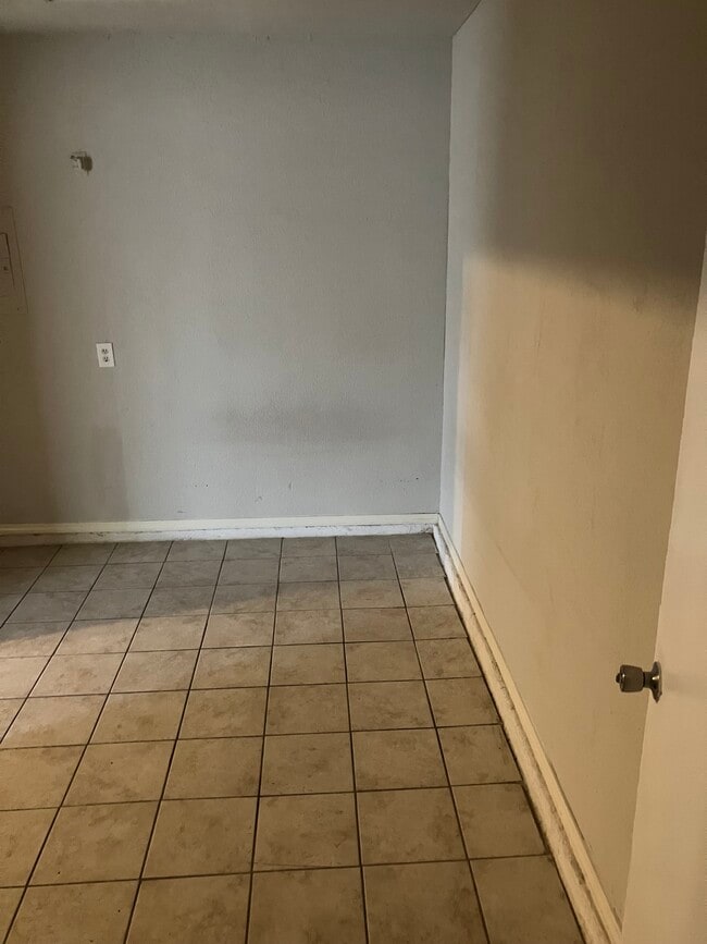 Building Photo - 6207 Valley King