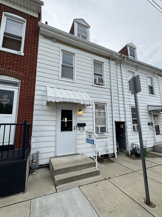 Primary Photo - 636 Vander Ave