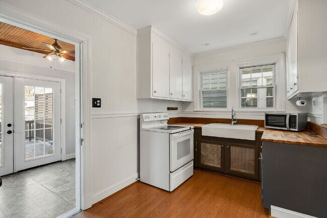 Building Photo - Standout 3-bed, 1.5-bath 1930s Richmond home full of vintage charm