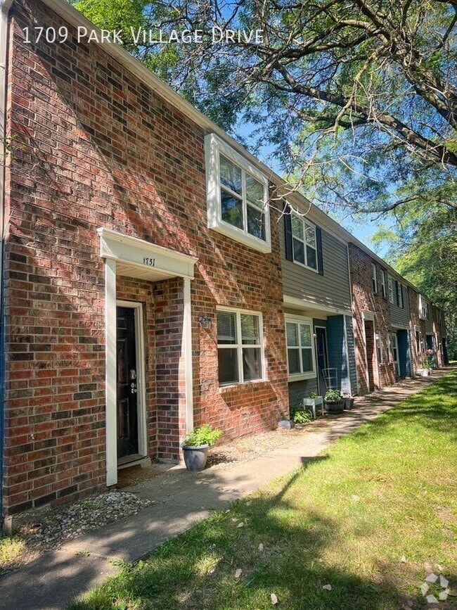 Building Photo - 1709 Park Village Dr