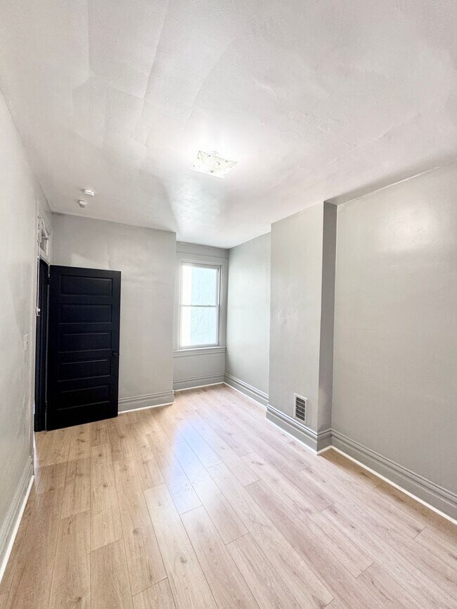 Building Photo - 504 1/2-506-508 Peebles St