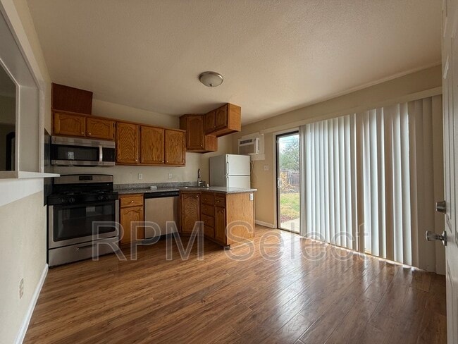 Building Photo - 1220 Browning Dr