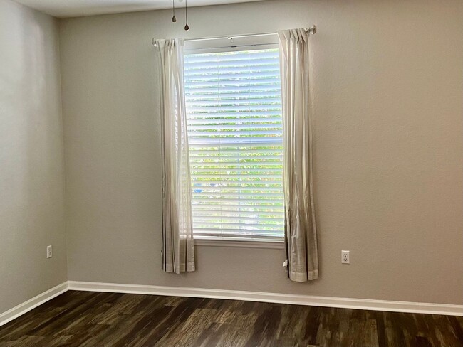 Building Photo - Spacious 3BR/2BA Gated Condo with Resort-Style Amenities!