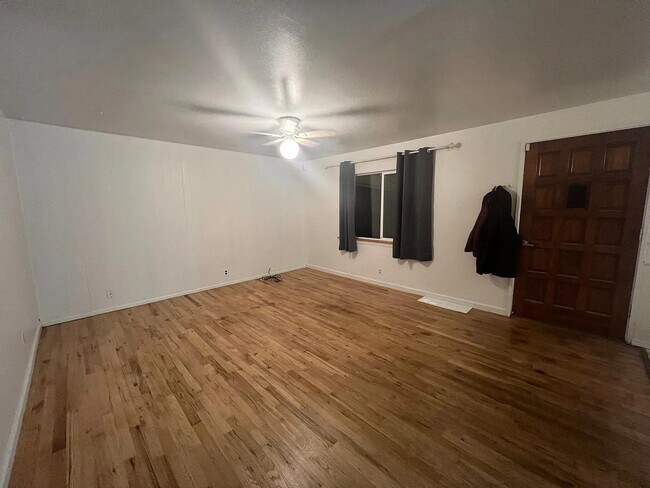 Building Photo - 3701 S Hooker St