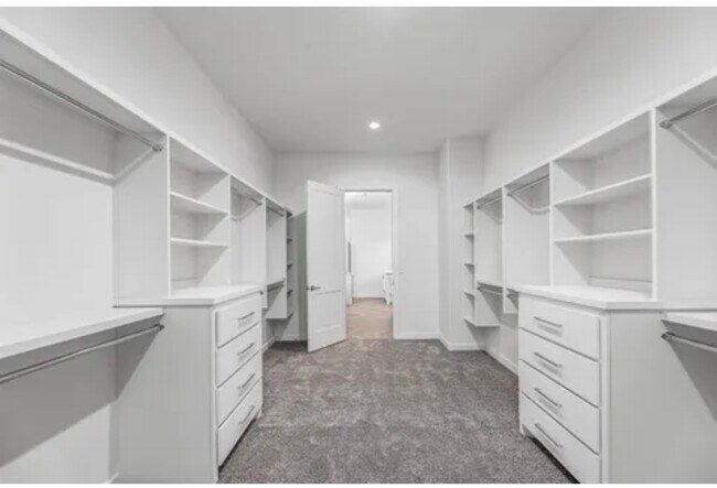 Building Photo - 7530 Highland Hls Dr