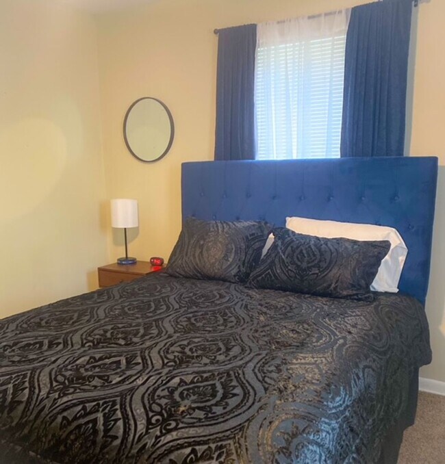 Building Photo - ? 12 Month Lease Pricing ? Fully Furnished Rental Property ? First floor duplex unit. Large yard.