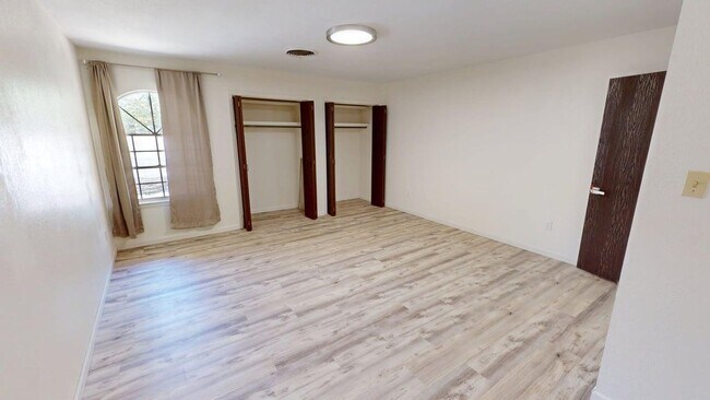 Building Photo - 403 Sunnyside Ave