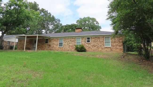 Building Photo - Cozy 3 Bedroom 2 Bathroom In Tyler!!