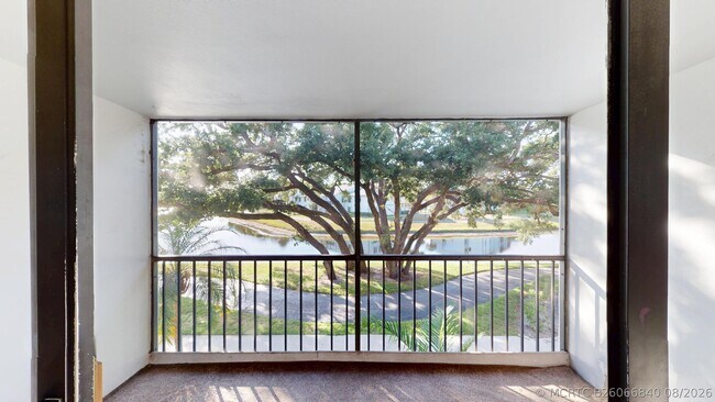 Building Photo - 1015 Green Pine Blvd